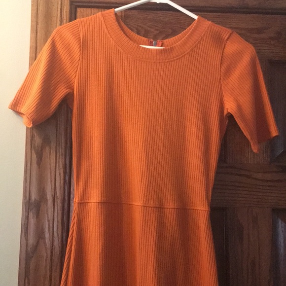 Adorable burnt orange fall dress - Picture 2 of 5